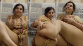 Bhojpuri sex video hd girl shows her asshole in the shower